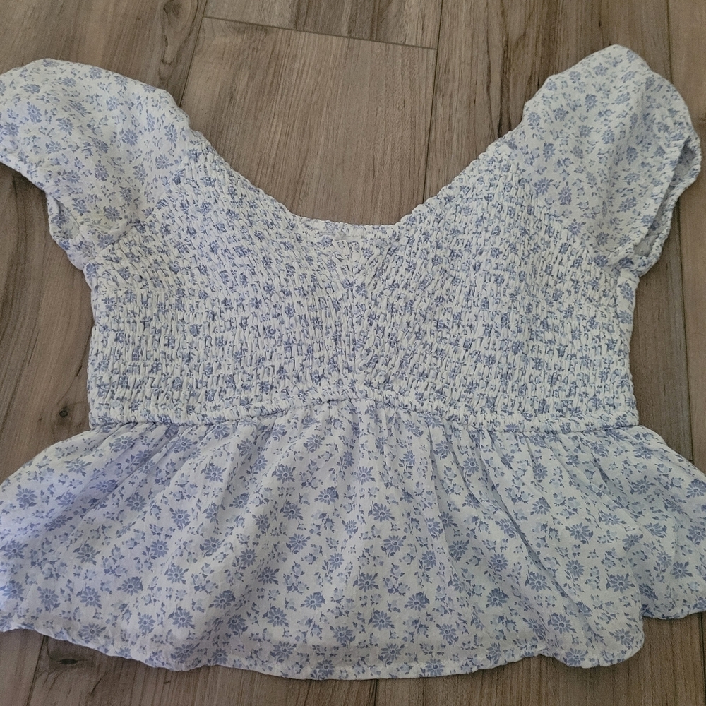 Hollister Babydoll Top Size Medium Preowned.